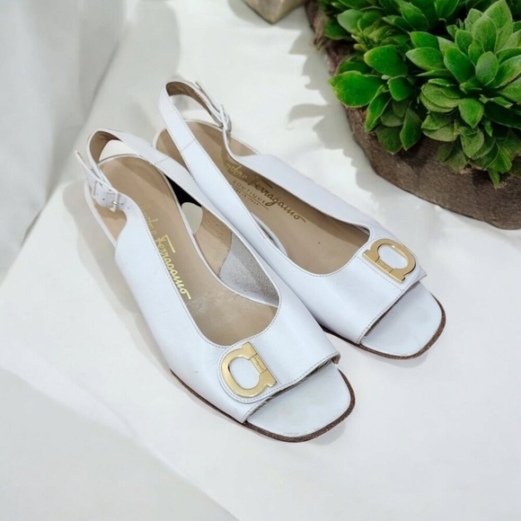 Salvatore Ferragamo White Leather Logo Accent Peep Toe Low Heel Slingbacks 7B - Picture 12 of 12